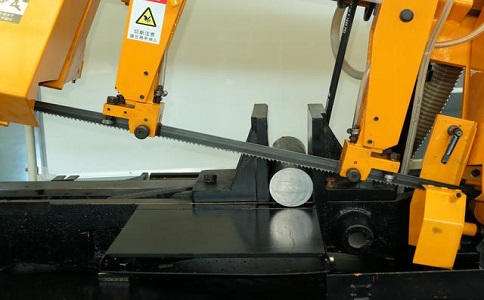 汇川数控带锯床自动送料精度会出现偏差吗？