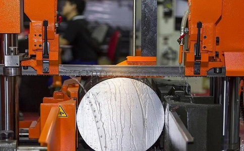 汇川立式金属带锯床切削出现跑带故障解决方法！